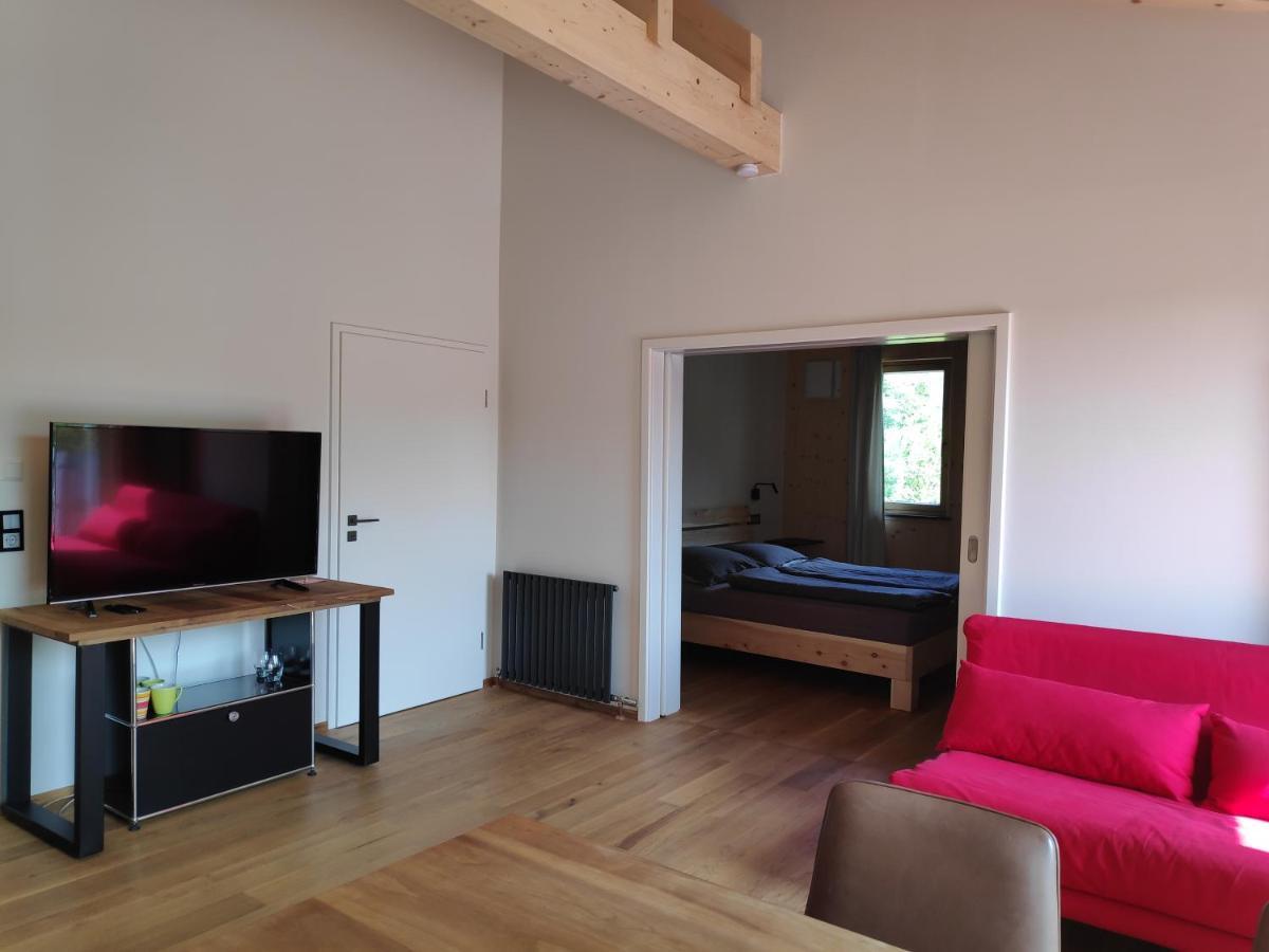 Ferienwohnungen Und Zimmer In Reutlingen-Goenningen Экстерьер фото